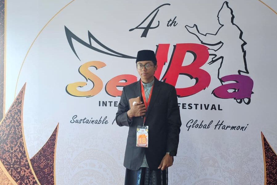 Ach. Ubaidillah Mahasiswa PAI FTIK UIN Madura Unjuk Kemampuan Tilawah di The 4th SeIBa International Festival 2026