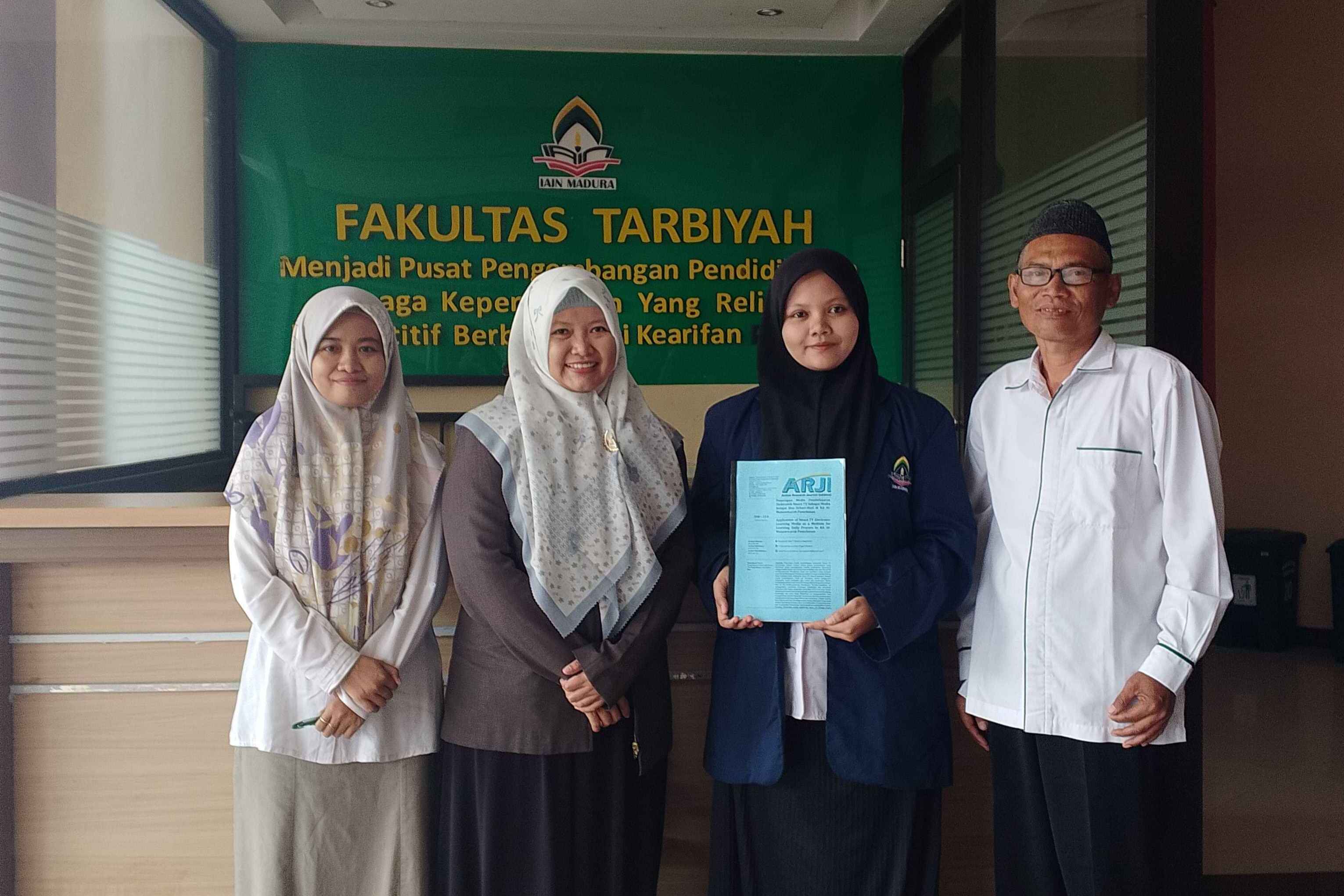 Hafidzah 20 Juz Lulus Tanpa Skripsi: Daraajatul Uula Mahasiswi PAI Menuju Wisuda Lewat Artikel Ilmiah