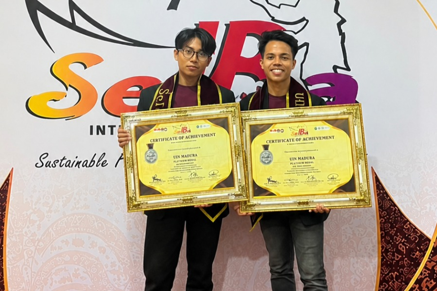 Dua Mahasiswa PAI UIN Madura Raih Gold Medal pada International Festival 2026 di UIN Imam Bonjol Padang