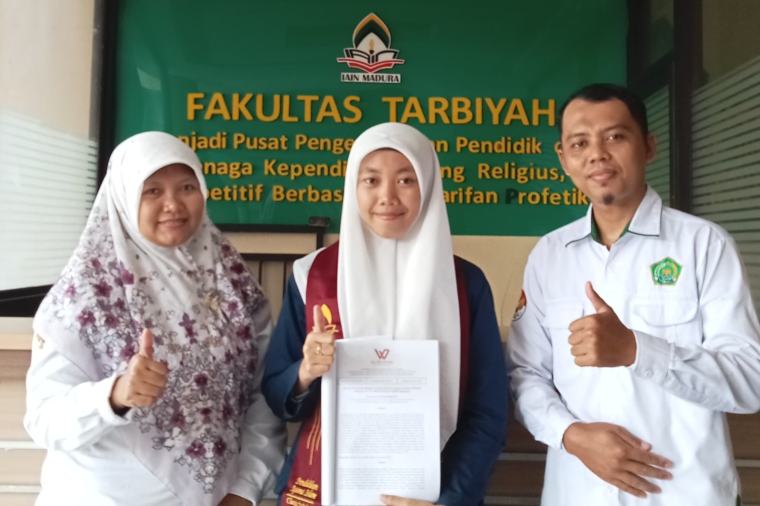 Non-Skripsi Bukan Jalan Pintas, Tapi Pilihan Cerdas: Nur Isnaeni Lulus Lewat Artikel Ilmiah