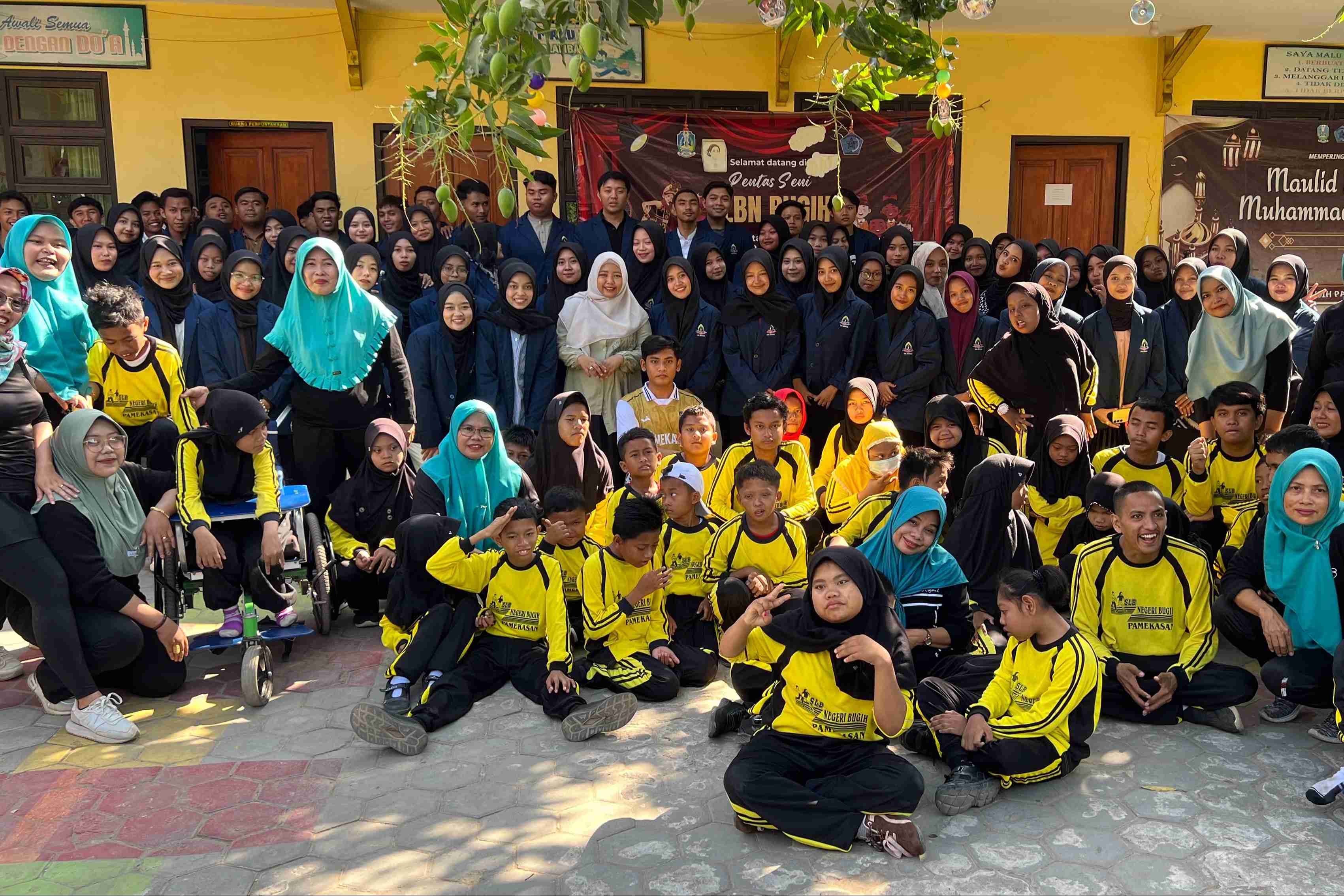 Mahasiswa PAI UIN Madura Semester 5 Kelas C & D Melaksanakan Perkuliahan Luar Kelas di SLB Negeri Bugih Pamekasan
