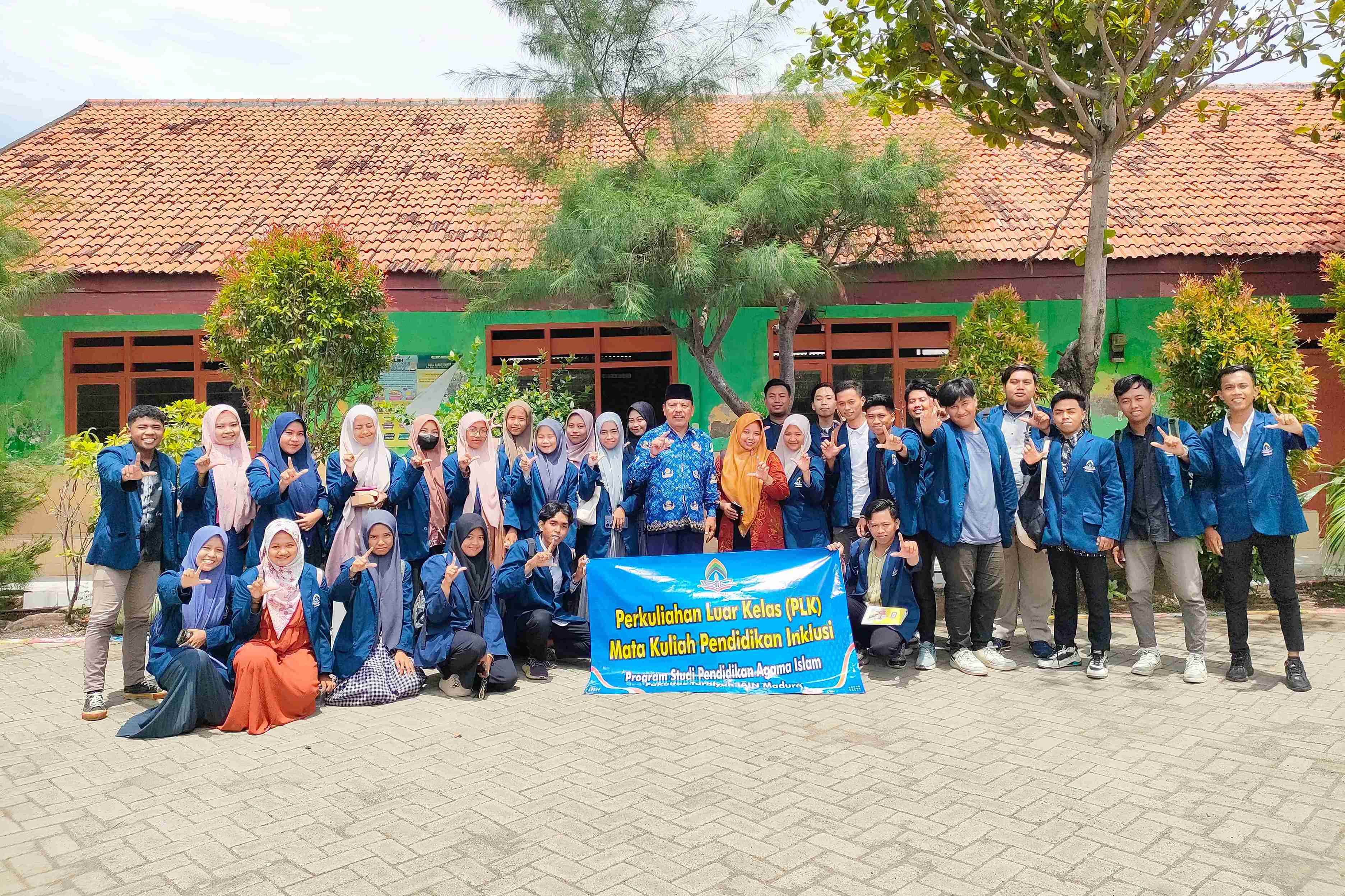 Mengenal Pendidikan Inklusif  Secara Praktik: Mahasiswa PAI Gelar Perkuliahan Luar Kelas (PLK) di SDN Gunung Sekar 2 Sampang