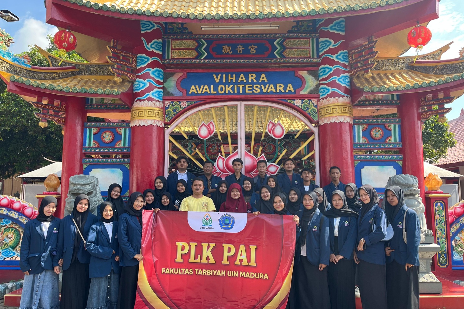 Mahasiswa PAI UIN Madura Perdalam Moderasi Beragama Melalui Kunjungan ke Vihara Avalokitesvara