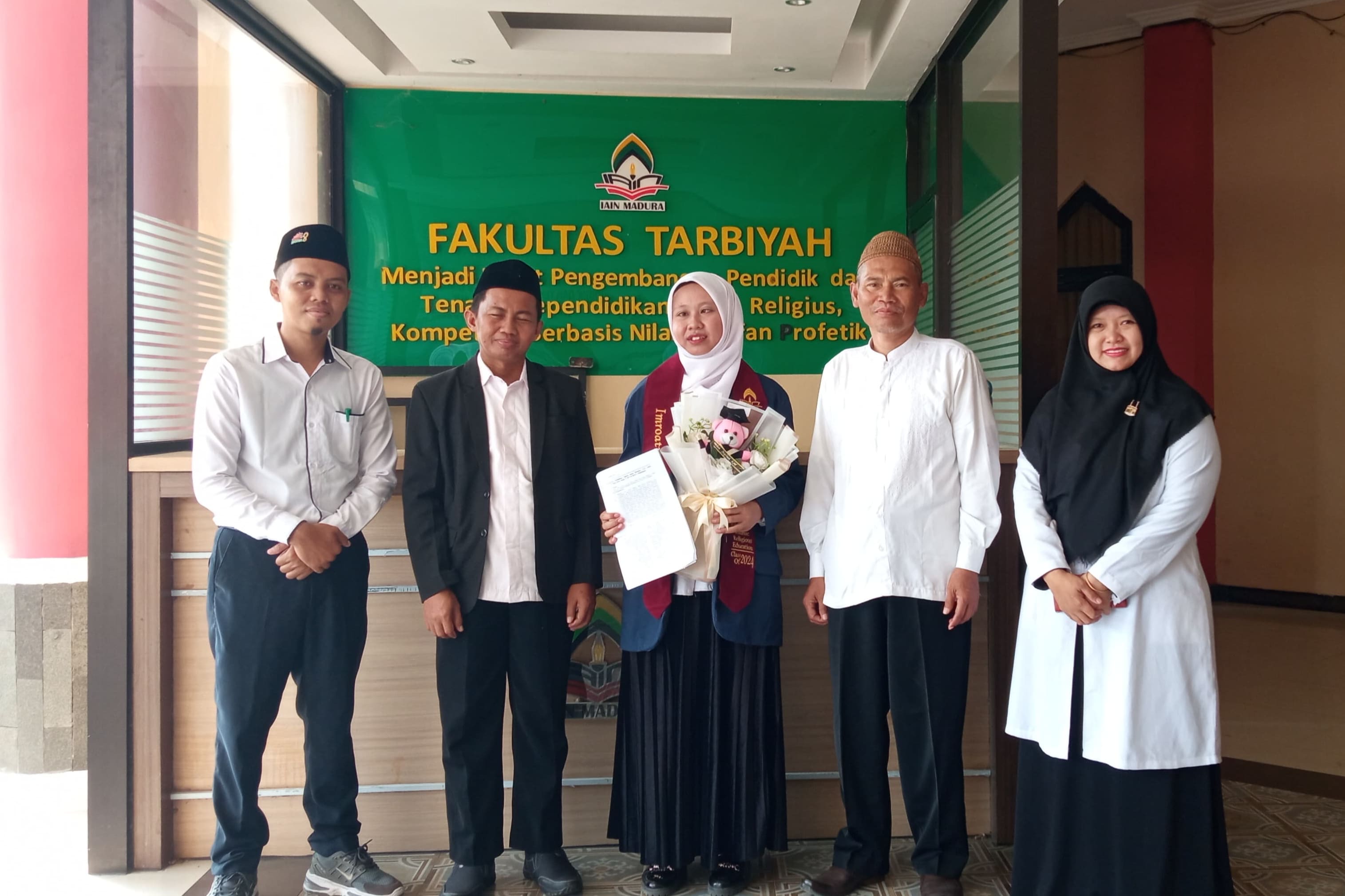 Mahasiswi Prodi PAI IAIN Madura Raih Prestasi Gemilang: Lulus Melalui Jalur Tanpa Skripsi